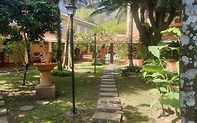 Suítes Quintal de Lázaro 2
